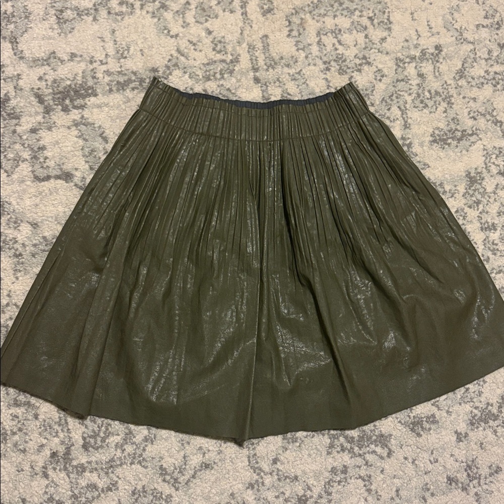 ANTHROPOLOGIE Ellene Faux Leather Pleated Skirt Elastic Waist in Olive - Picture 2 of 4